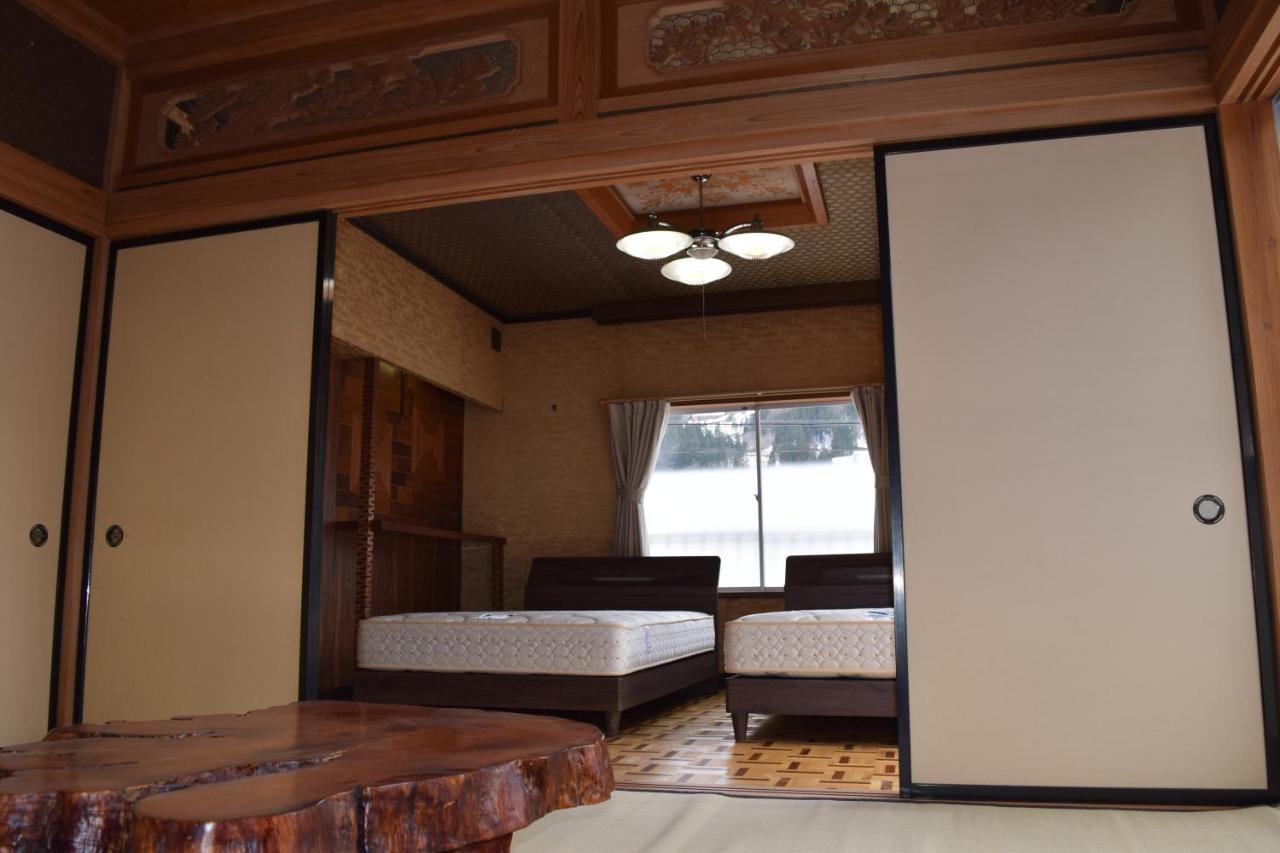 Gokayama Base Hotel Nanto Exterior foto